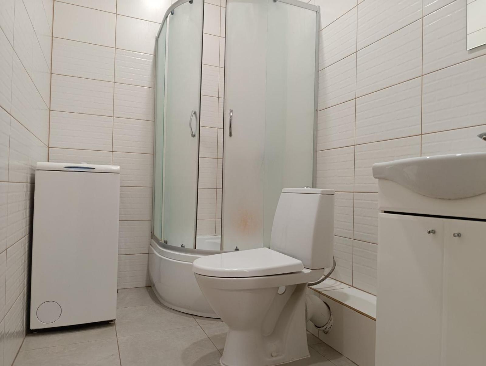 Квартира З Ремонтом Між Залізничним Вокзалом І Центром Lviv Buitenkant foto